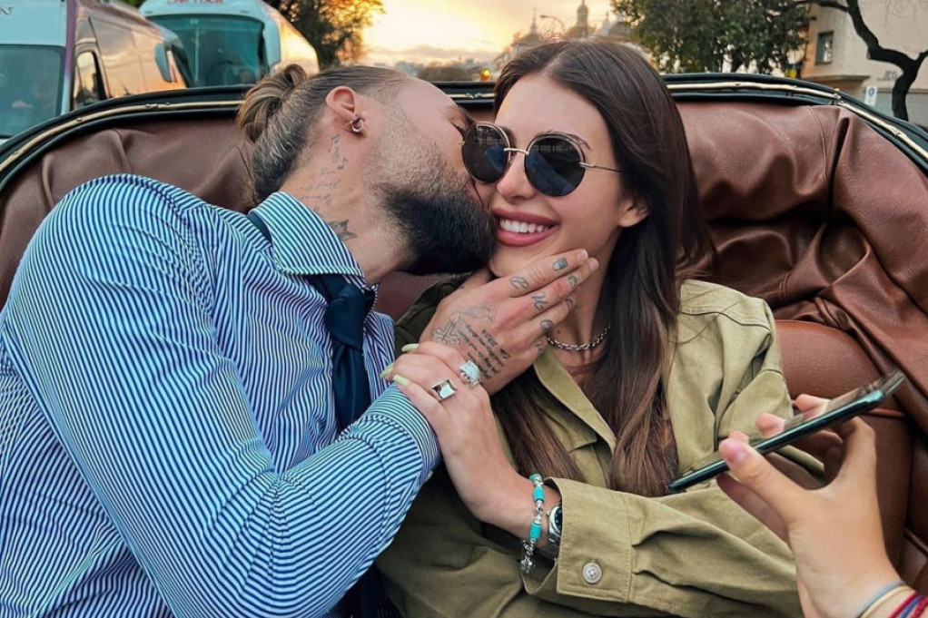 U crkvi nije mogla da bira, pred matičarem je već morala da se izjasni! Evo koje prezime će od sad pa nadalje nositi Anastasija (FOTO) U crkvi nije mogla da bira, pred matičarem je već morala da se izjasni! Evo koje prezime će od sad pa nadalje nositi Anastasija (FOTO)