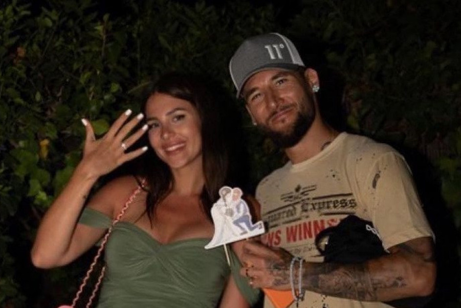 Godinu dana od crkvenog venčanja Anastasija i Gudelj imaju divan povod za slavlje: Neka Bog čuva našu ljubav (FOTO) Godinu dana od crkvenog venčanja Anastasija i Gudelj imaju divan povod za slavlje: Neka Bog čuva našu ljubav (FOTO)