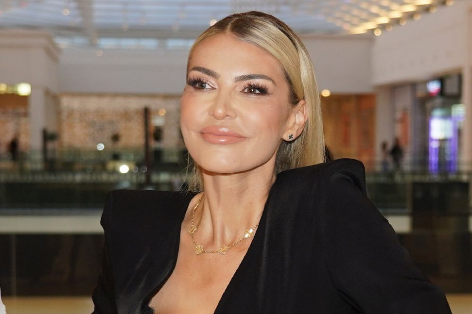 Danas živi u suvoj raskoši, a evo gde je odrasla Snežana Borjan: Detalj u dvorištu porodične kuće za nju ima poseban značaj (FOTO) Danas živi u suvoj raskoši, a evo gde je odrasla Snežana Borjan: Detalj u dvorištu porodične kuće za nju ima poseban značaj (FOTO)
