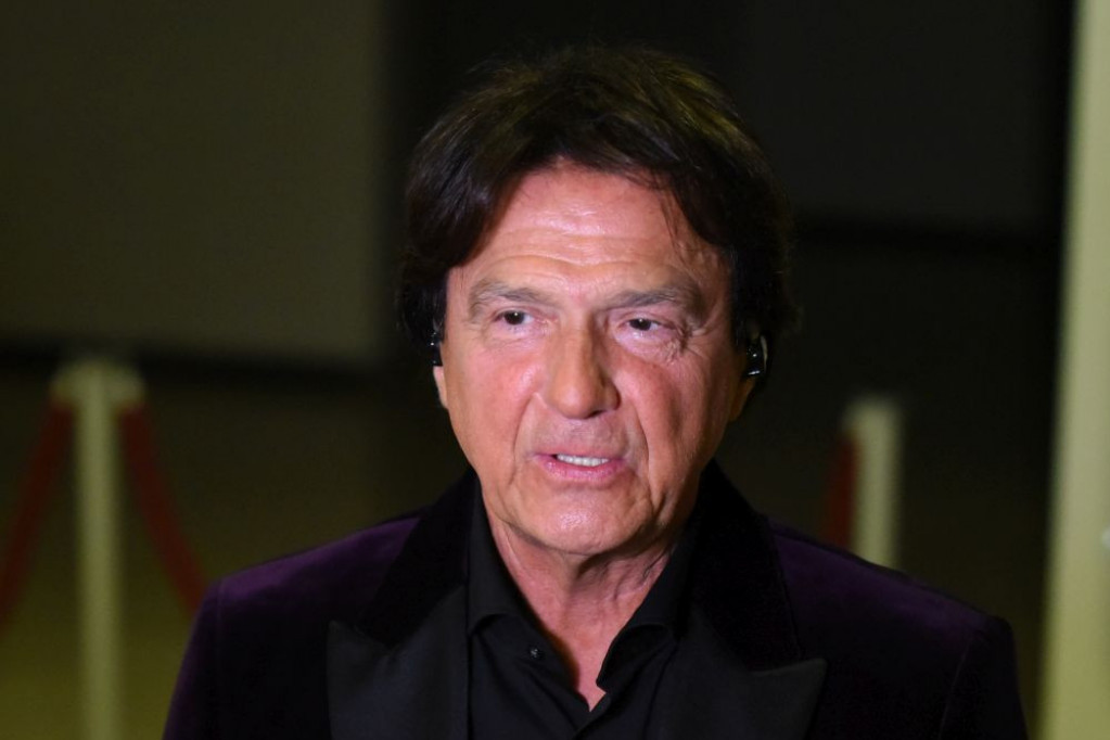 Danas u luksuznoj vili na Košutnjaku, a nekad u skromnoj zgradi u Sarajevu: Ovde je odrastao Zdravo Čolić FOTO Danas u luksuznoj vili na Košutnjaku, a nekad u skromnoj zgradi u Sarajevu: Ovde je odrastao Zdravo Čolić FOTO