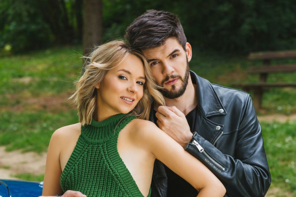 Piale sklonio sa lica dve stvari pa promenio lični opis! Supruga Una ne veruje: Nije se u tog čoveka zaljubila (FOTO)