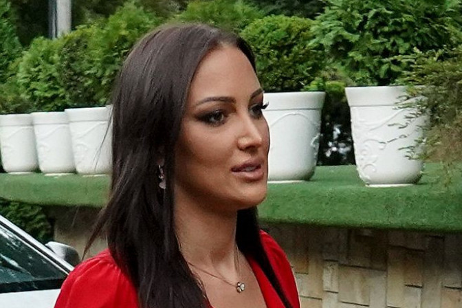 Prija nosi najmodernije patike za leto: Super praktične, udobne, slažu se uz sve iz ormara Prija nosi najmodernije patike za leto: Super praktične, udobne, slažu se uz sve iz ormara