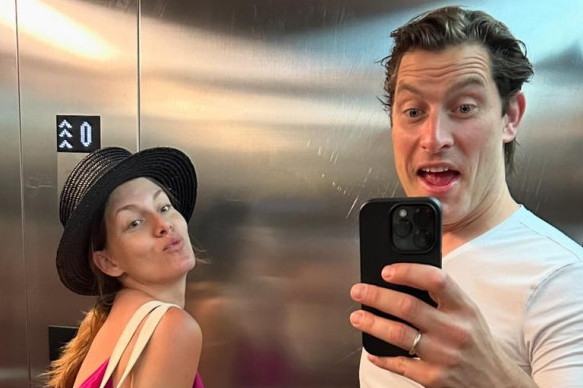 Prva slika tek rođenog sina Tamare i Benčine nešto je najlepše što ćete danas videti: Boris je već ukrao srce starije sestre Prva slika tek rođenog sina Tamare i Benčine nešto je najlepše što ćete danas videti: Boris je već ukrao srce starije sestre