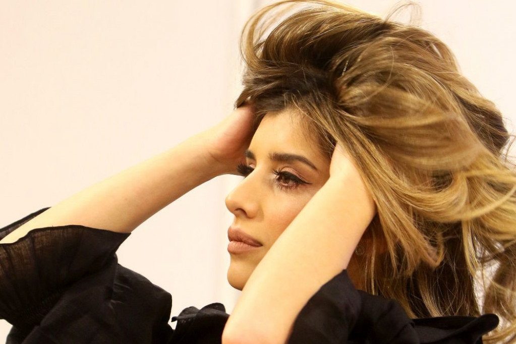 Dve frizure koje stručnjaci preporučuju damama koje nemaju puno vremena: Lako se prave, a efekat je vrhunski Dve frizure koje stručnjaci preporučuju damama koje nemaju puno vremena: Lako se prave, a efekat je vrhunski