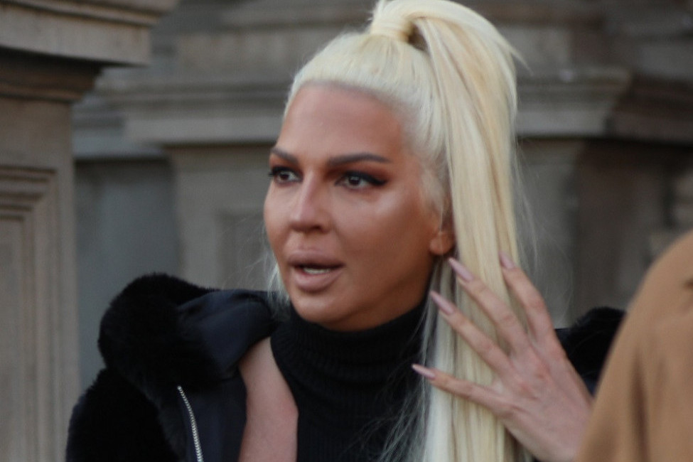 Da li vam je lepša od Jelene? Posle burnog razvoda bivši Karleušin muž pored nje pronašao sreću, vest o blizancima sve iznenadila (FOTO) Da li vam je lepša od Jelene? Posle burnog razvoda bivši Karleušin muž pored nje pronašao sreću, vest o blizancima sve iznenadila (FOTO)