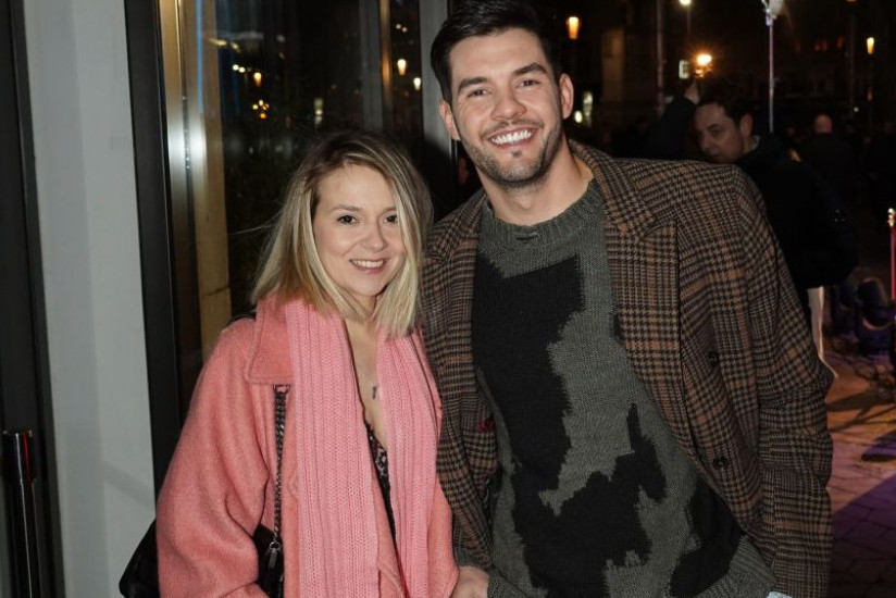 Tasta Stevana Pialea zna cela zemlja, o ovo je tašta: Gospođa Jasna je naučnik, majka tri ćerke i lepotica Tasta Stevana Pialea zna cela zemlja, o ovo je tašta: Gospođa Jasna je naučnik, majka tri ćerke i lepotica