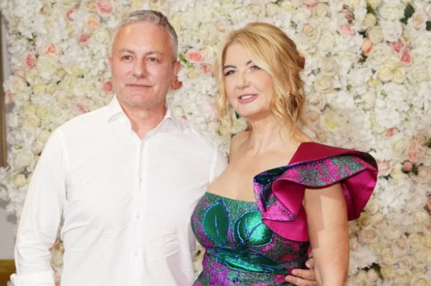 Vesna Dedić i zgodni doktor nakon pomirenja otputovali na romantičnu destinaciju: Koliko su samo srećni (FOTO) Vesna Dedić i zgodni doktor nakon pomirenja otputovali na romantičnu destinaciju: Koliko su samo srećni (FOTO)
