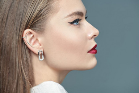 Najmoderniji nakit leta 2024: Samo jedan od njih učiniće vaš izgled elegantnijim Najmoderniji nakit leta 2024: Samo jedan od njih učiniće vaš izgled elegantnijim