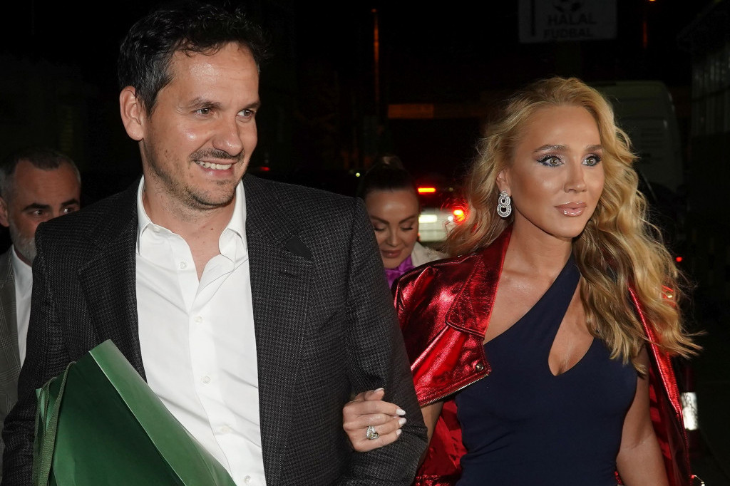 Slike ćerke Jovane i Marka Miškovića prvi put u javnosti! Upoznajte Antoninu, bogatu naslednicu: Krenula je maminim stopama Slike ćerke Jovane i Marka Miškovića prvi put u javnosti! Upoznajte Antoninu, bogatu naslednicu: Krenula je maminim stopama