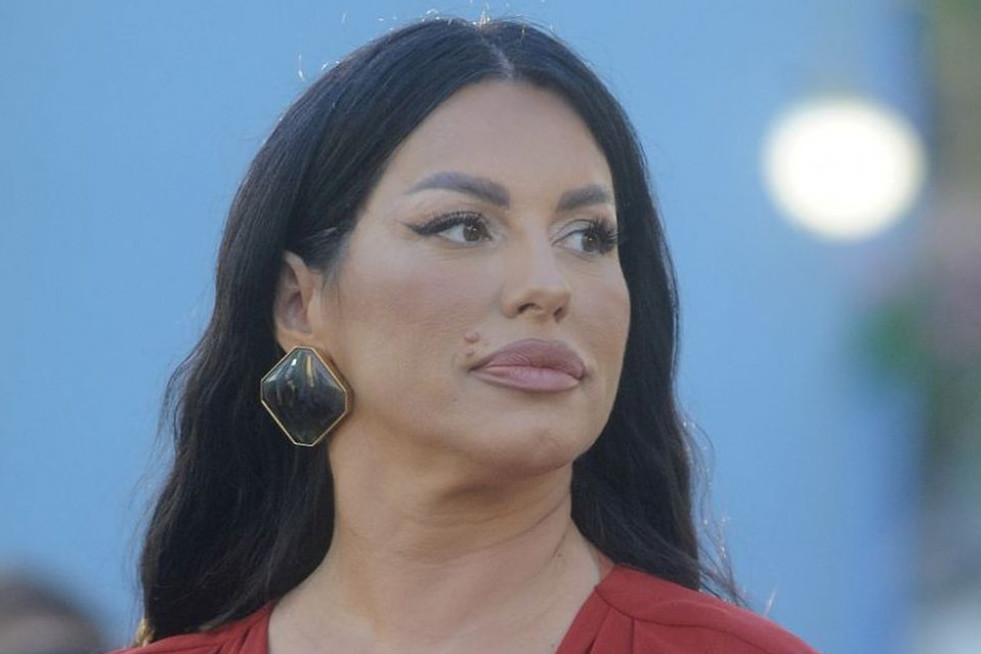 Zidovi koji pamte suze i velike snove: Ovo je trošna kuća u Lipolistu u kojoj je odrasla Seka Aleksić (FOTO) Zidovi koji pamte suze i velike snove: Ovo je trošna kuća u Lipolistu u kojoj je odrasla Seka Aleksić (FOTO)