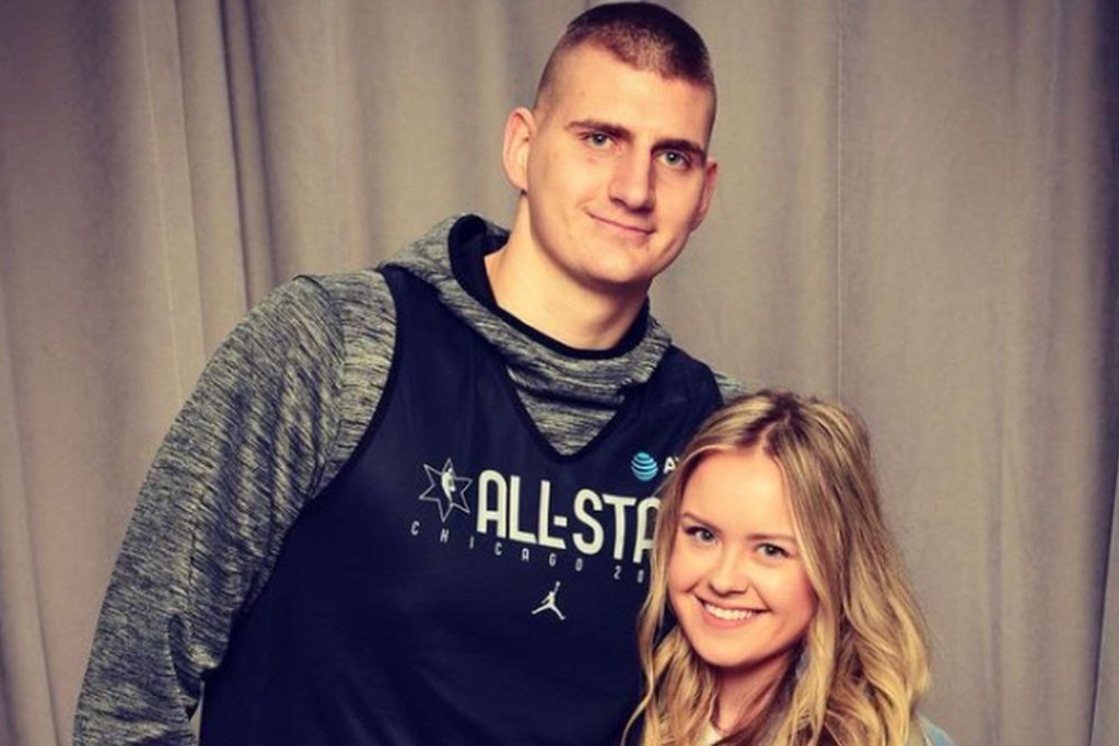Olimpijci pali u senku: Ognjena Jokić je najveća zvezda u Parizu, njen autfit komentarišu sa oduševljenjem (FOTO) Olimpijci pali u senku: Ognjena Jokić je najveća zvezda u Parizu, njen autfit komentarišu sa oduševljenjem (FOTO)