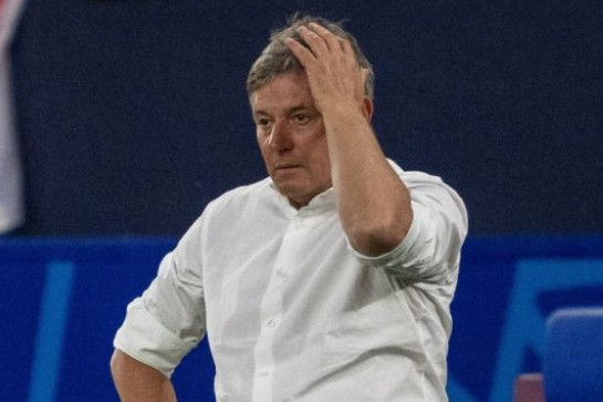 Nakon ispadanja Srbije iz fudbalskog prvenstva komšije razvezale jezik o Piksiju i njegovoj ženi! Milioner, a ovako da se ponašaju... Nakon ispadanja Srbije iz fudbalskog prvenstva komšije razvezale jezik o Piksiju i njegovoj ženi! Milioner, a ovako da se ponašaju...