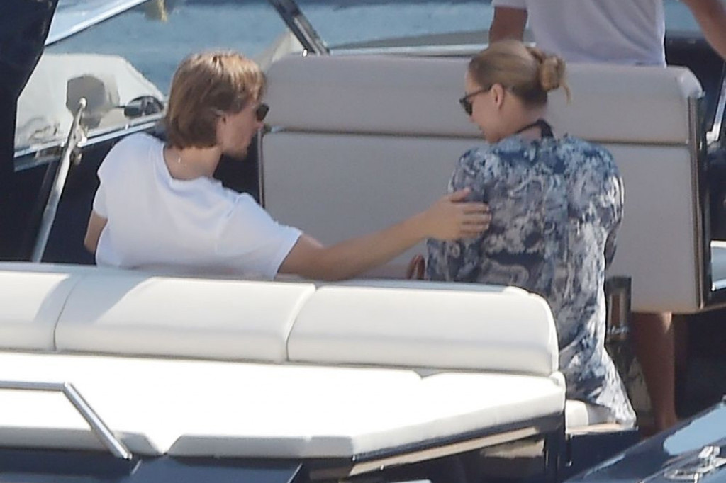 Dom Luke Modrića izgleda kao jedno manje naselje: Dao je 12 miliona za njega, ima bioskop, 9 spavaćih soba, a bašta oduzima dah Dom Luke Modrića izgleda kao jedno manje naselje: Dao je 12 miliona za njega, ima bioskop, 9 spavaćih soba, a bašta oduzima dah