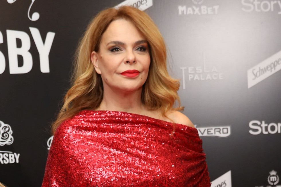 Lepa i dostojanstvena, volela ju je cela bivša Juga: OVA svima poznata žena je majka Srne Lango (FOTO) Lepa i dostojanstvena, volela ju je cela bivša Juga: OVA svima poznata žena je majka Srne Lango (FOTO)