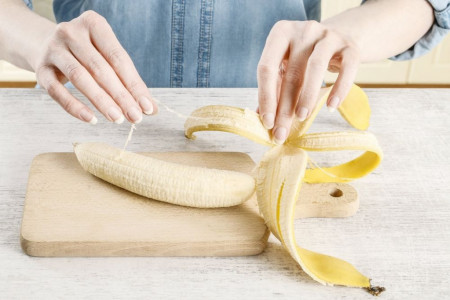 Ne bacajte koru od banane: Prelijte je vodom i sačekajte par sati, rezultat će vas oduševiti Ne bacajte koru od banane: Prelijte je vodom i sačekajte par sati, rezultat će vas oduševiti