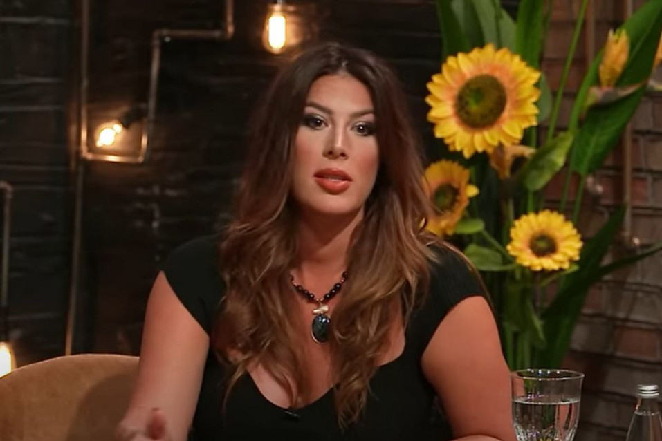 Došli su mu na sahranu, a onda... Potresna ispovest Ene Popov o odnosu sa decom iz očevog prvog braka Došli su mu na sahranu, a onda... Potresna ispovest Ene Popov o odnosu sa decom iz očevog prvog braka