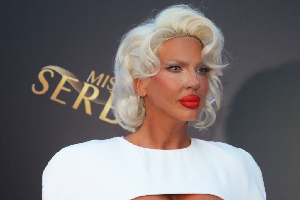 Na red je došla i Mira Škorić: Karleuša joj se javno obratila, imala da poruči samo jedno Na red je došla i Mira Škorić: Karleuša joj se javno obratila, imala da poruči samo jedno