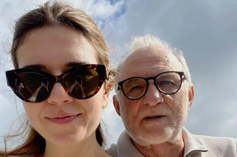 Lazar Ristovski upoznao prijatelje svoje 39 godina mlađe devojke: Ovakvoj reakciji se nije nadao (FOTO) Lazar Ristovski upoznao prijatelje svoje 39 godina mlađe devojke: Ovakvoj reakciji se nije nadao (FOTO)