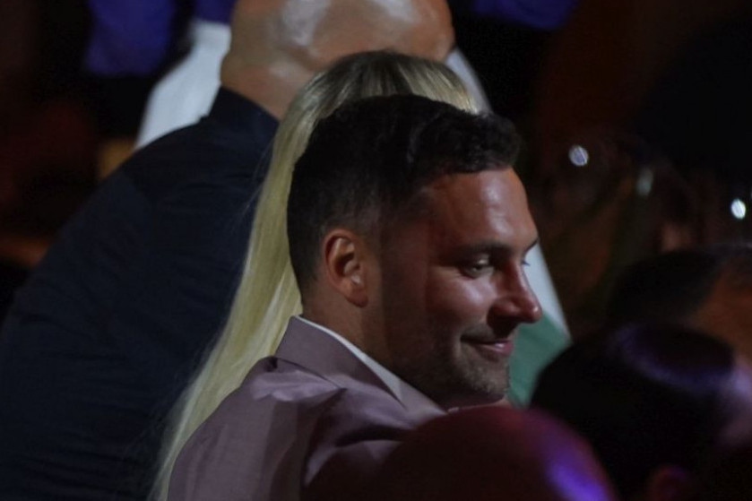 Zaljubljen je kao tinejdžer! Nova devojka Duška Tošića ista Karleuša Zaljubljen je kao tinejdžer! Nova devojka Duška Tošića ista Karleuša