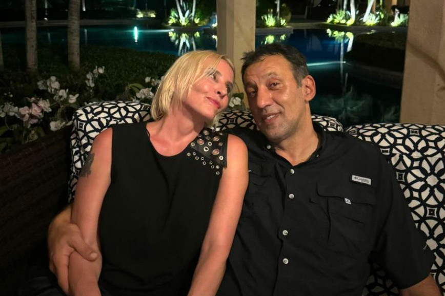 Otac mu ima milione, a sin Vlada Divca OVAKO zarađuje za život: Devojka je uz njega Otac mu ima milione, a sin Vlada Divca OVAKO zarađuje za život: Devojka je uz njega