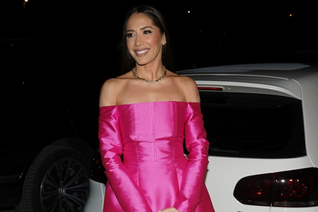 Nove pesme retko izdaje, a i dalje živi luksuzno: Evo od čega zarađuje Milena Ćeranić Nove pesme retko izdaje, a i dalje živi luksuzno: Evo od čega zarađuje Milena Ćeranić