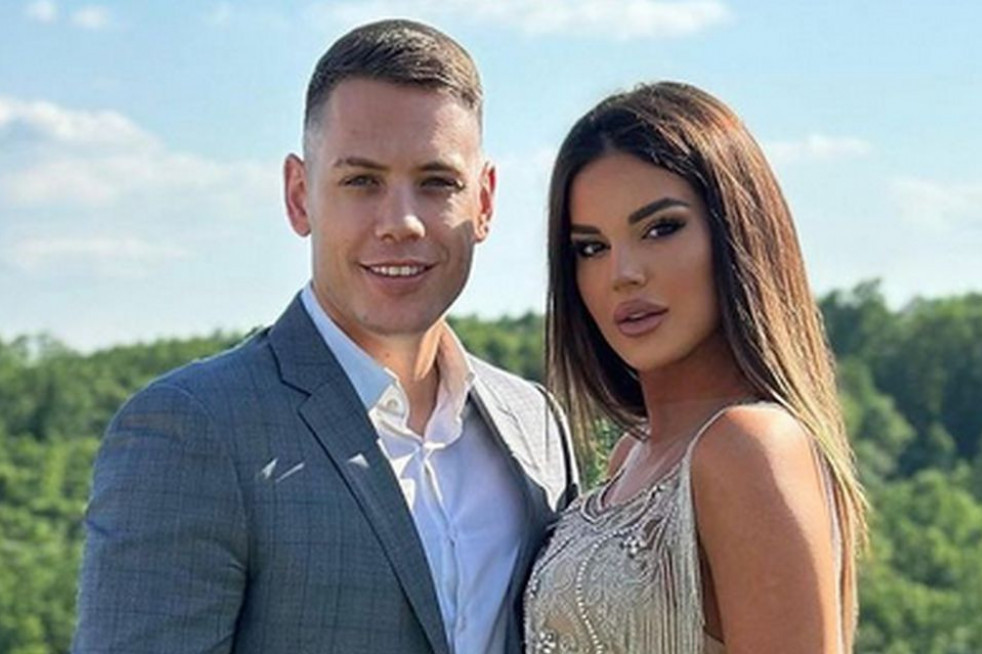 Nisu izdržali ni čitavu nedelju: Bogdan Srejović spakovao kofere i napustio trudnu suprugu (FOTO) Nisu izdržali ni čitavu nedelju: Bogdan Srejović spakovao kofere i napustio trudnu suprugu (FOTO)