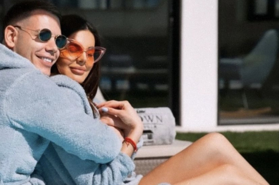 Malo, ušuškano carstvo ljubavi: Ovde žive Jovana i Bogdan Srejović (FOTO) Malo, ušuškano carstvo ljubavi: Ovde žive Jovana i Bogdan Srejović (FOTO)