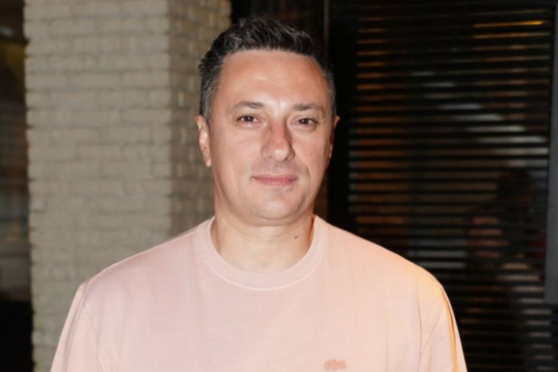 Znao sam da mi dolaziš, planeta se brže okretala: Andrija Milošević sinu posvetio najemotivnije stihove Znao sam da mi dolaziš, planeta se brže okretala: Andrija Milošević sinu posvetio najemotivnije stihove