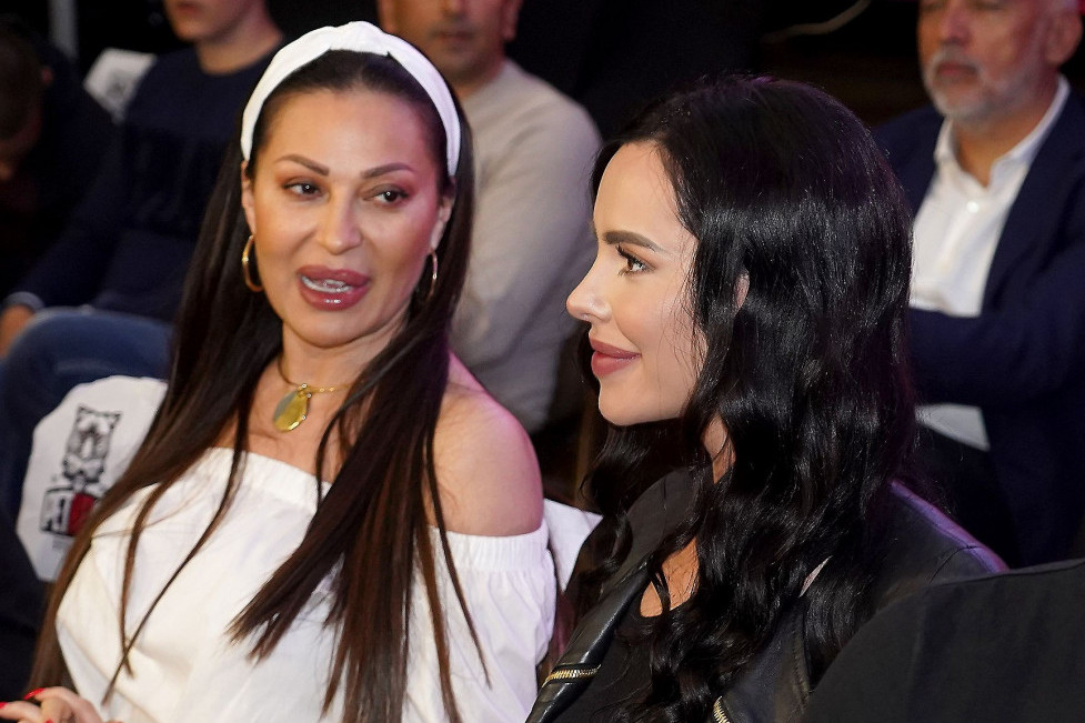 Ceca, Bogdana i Anastasija se ništa ne pitaju, ona je glavna: Drugarica Veljka Ražnatovića iznela javno tajne iz vile u Ljutice Bogdana Ceca, Bogdana i Anastasija se ništa ne pitaju, ona je glavna: Drugarica Veljka Ražnatovića iznela javno tajne iz vile u Ljutice Bogdana