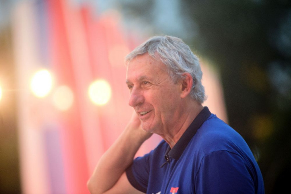 Godinama ste je gledali na TV-u, a niste znali ko joj je muž: Vera je decenijama najveća podrška Svetislavu Pešiću (FOTO) Godinama ste je gledali na TV-u, a niste znali ko joj je muž: Vera je decenijama najveća podrška Svetislavu Pešiću (FOTO)