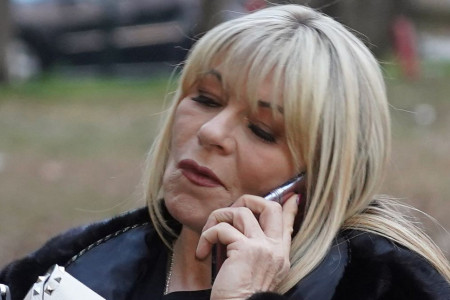 Prvo morali da urade ono najbolnije za porodicu: Suzana Jovanović stigla sa sinom i ćerkom u Beograd