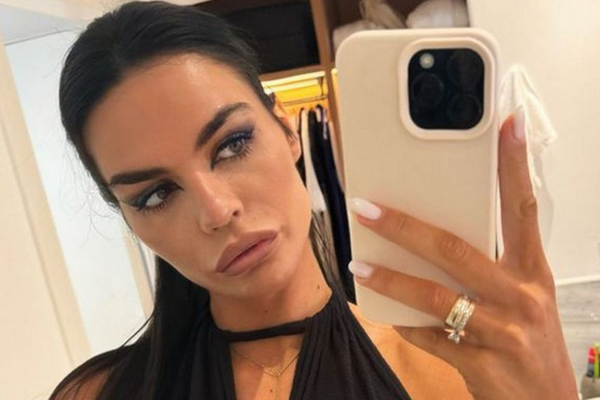 Pločice na stomaku i vitke noge: Dejana Živković pokazala figuru sedam meseci nakon porođaja (FOTO) Pločice na stomaku i vitke noge: Dejana Živković pokazala figuru sedam meseci nakon porođaja (FOTO)
