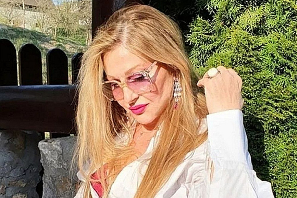 Napunila 72 godine, a ovako izgleda u kupaćem: Danica Maksimović pokazala besprekornu figuru Napunila 72 godine, a ovako izgleda u kupaćem: Danica Maksimović pokazala besprekornu figuru