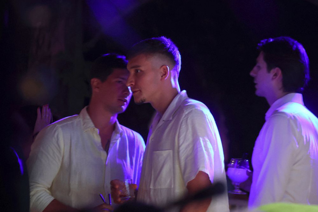 Ko je žena zbog koje Bogdan Bogdanović uvek naručuje istu pesmu u kafani?