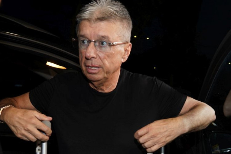 Fotografija nastala u domu Saše Popovića dospela u javnost: Ovo je najvažniji trenutak za porodicu (FOTO) Fotografija nastala u domu Saše Popovića dospela u javnost: Ovo je najvažniji trenutak za porodicu (FOTO)