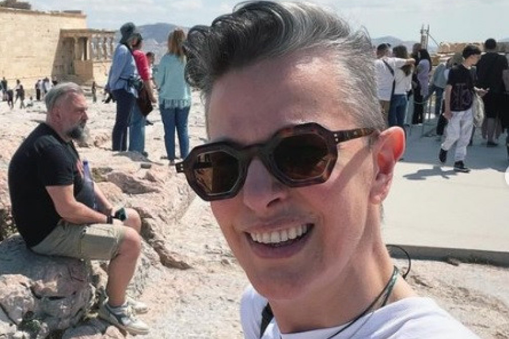 Tijana Dapčević u kupaćem izgleda kao milion dolara; ovo je neverovatno, sada može da parira čak i drugaricama svoga sina (FOTO) Tijana Dapčević u kupaćem izgleda kao milion dolara; ovo je neverovatno, sada može da parira čak i drugaricama svoga sina (FOTO)