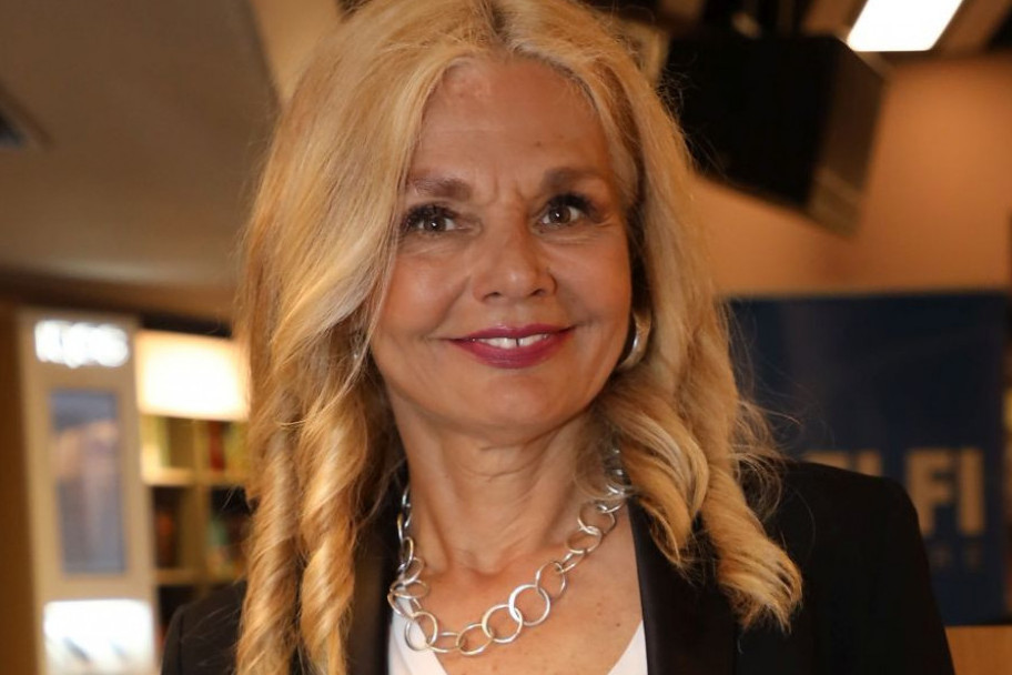Ovako izgleda kuhinja svake dobre domaćice: Mirjana Bobić Mojsilović ovde sprema najukusnije delicije za svoje najdraže FOTO Ovako izgleda kuhinja svake dobre domaćice: Mirjana Bobić Mojsilović ovde sprema najukusnije delicije za svoje najdraže FOTO