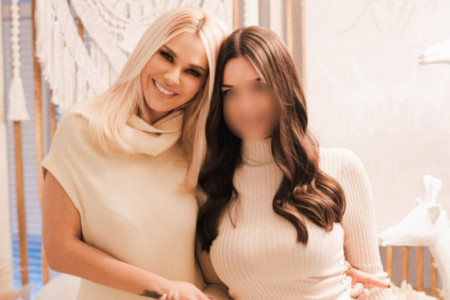 Hana Ikodinović od mame nasledila smisao za modu, a nećete verovati koliko košta torba koju nosi u dnevnu šetnju (FOTO) Hana Ikodinović od mame nasledila smisao za modu, a nećete verovati koliko košta torba koju nosi u dnevnu šetnju (FOTO)