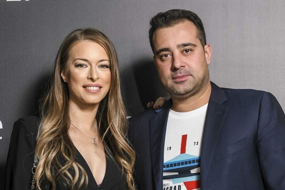 U domu Buzurovića veliko slavlje u toku: Danijela ne krije suze radosnice U domu Buzurovića veliko slavlje u toku: Danijela ne krije suze radosnice