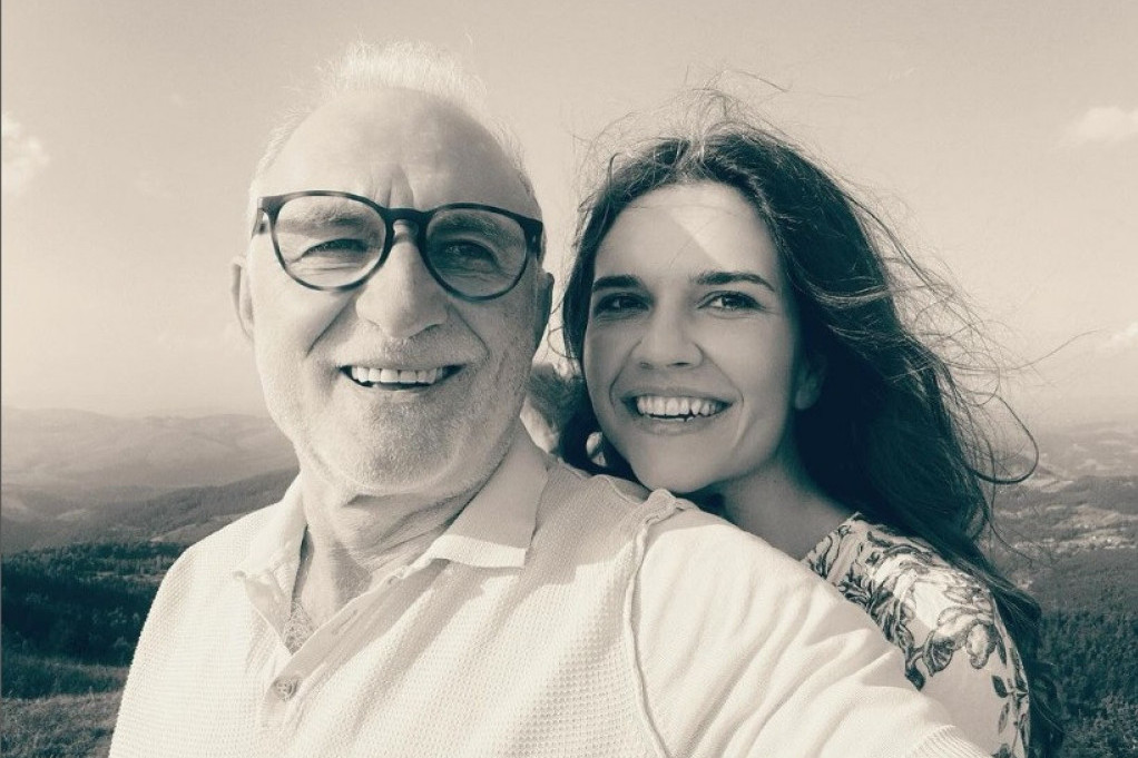 Kakva Italija, kakvi bakrači... Ovo je pravo poreklo devojke Lazara Ristovskog: Sve se saznalo (FOTO) Kakva Italija, kakvi bakrači... Ovo je pravo poreklo devojke Lazara Ristovskog: Sve se saznalo (FOTO)