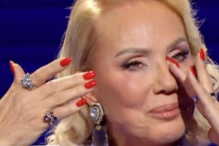 Zbog Prijinog sina Brena na ivici suza: Ovo joj je priredio tik pred izlazak na scenu Zbog Prijinog sina Brena na ivici suza: Ovo joj je priredio tik pred izlazak na scenu