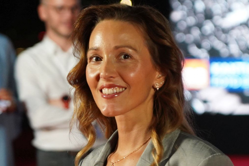Sako kakav do sada niste videli, a sandale su tek hit: Jelena Đoković u block kombinaciji (FOTO) Sako kakav do sada niste videli, a sandale su tek hit: Jelena Đoković u block kombinaciji (FOTO)