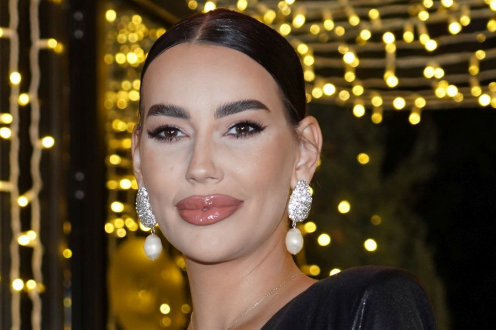 Modni detalj za mamu i ćerku: Katarina i Katja Gobeljić očarale Instagram FOTO Modni detalj za mamu i ćerku: Katarina i Katja Gobeljić očarale Instagram FOTO