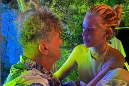 Šta je glumac uradio kada je otvorila vrata stana? Žena Sergeja Trifunovića se vratila kući Šta je glumac uradio kada je otvorila vrata stana? Žena Sergeja Trifunovića se vratila kući