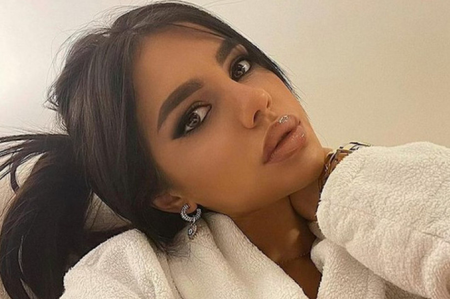 Troje dece i trojica unuka, a ima najbolje noge koje smo videli: Maša Terzić pokazala majku Svetlanu u bikiniju Troje dece i trojica unuka, a ima najbolje noge koje smo videli: Maša Terzić pokazala majku Svetlanu u bikiniju