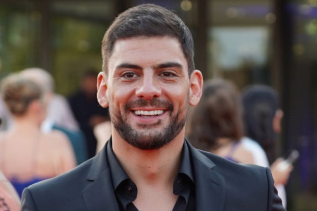 Marić uslikan u zagrljaju zgodne brinete: Šta će reći Mia? (FOTO) Marić uslikan u zagrljaju zgodne brinete: Šta će reći Mia? (FOTO)