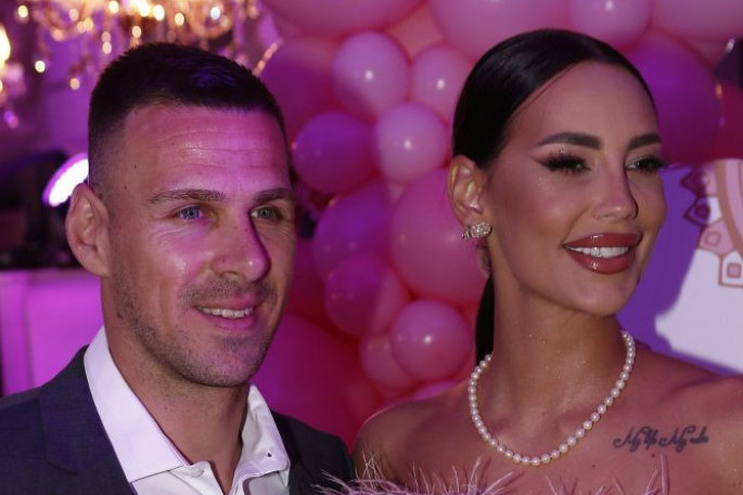 Ćerka Katarine Grujić prava mala trendseterka: Sve mame žele ovakvu frizuru za svoje princeze FOTO Ćerka Katarine Grujić prava mala trendseterka: Sve mame žele ovakvu frizuru za svoje princeze FOTO