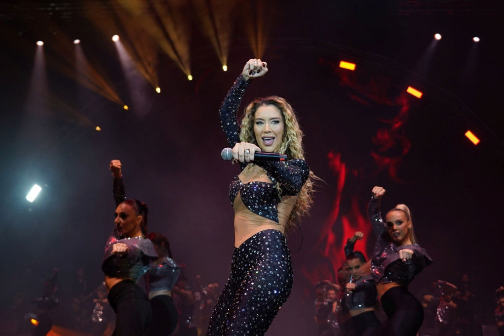 Dve večeri zaredom goreo Beograd: Tea Tairović atmosferu u Areni dovela do usijanja Dve večeri zaredom goreo Beograd: Tea Tairović atmosferu u Areni dovela do usijanja