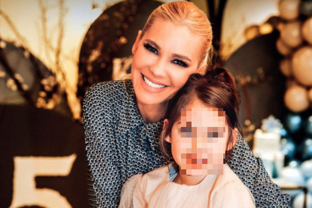 Katja Lazukić se ne oblači kao druge devojčice: Slike sa zimovanja svi komentarišu (FOTO) Katja Lazukić se ne oblači kao druge devojčice: Slike sa zimovanja svi komentarišu (FOTO)