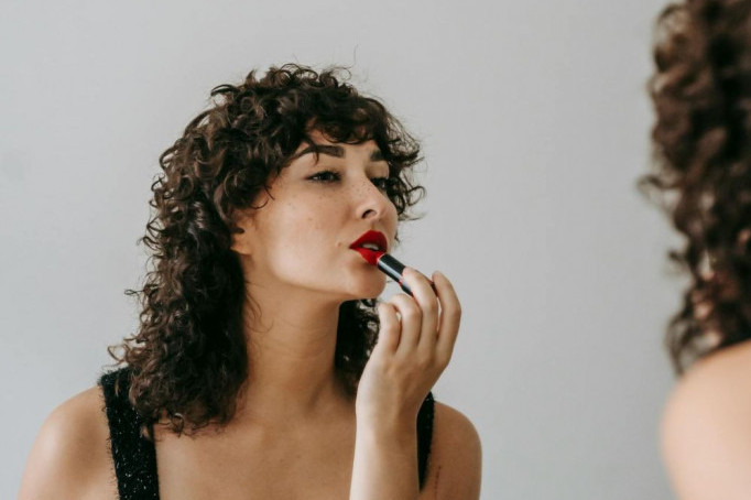 Pristaju svakom tenu: Najnosivije nijanse ruža za jesen 2024. godine Pristaju svakom tenu: Najnosivije nijanse ruža za jesen 2024. godine